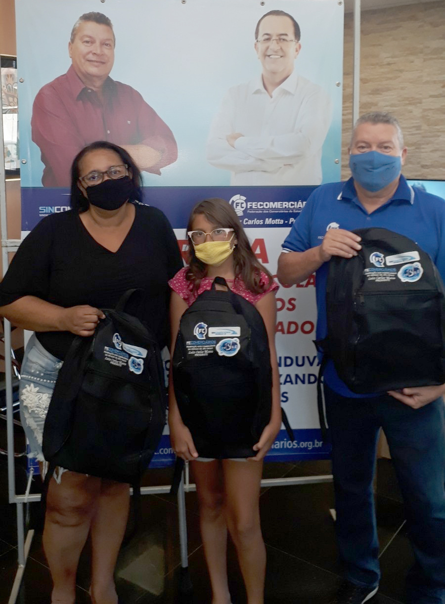 Sincomerciários Catanduva finaliza a entrega dos kits escolares gratuitos em 2021